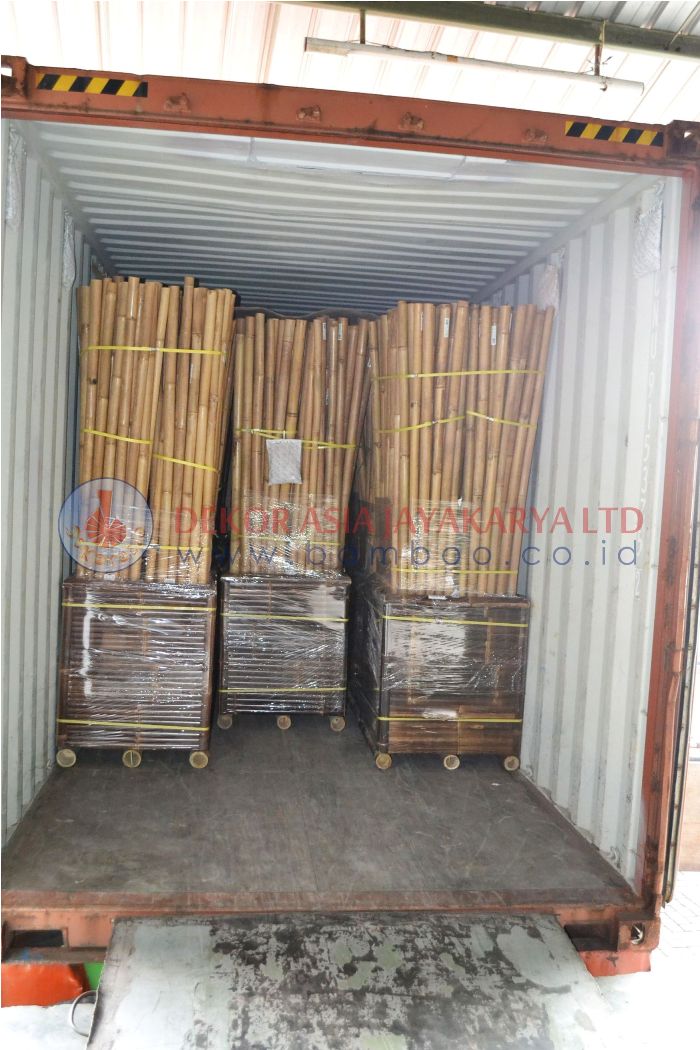BLACK BAMBOO POLE AND NATURAL BAMBOO POLE